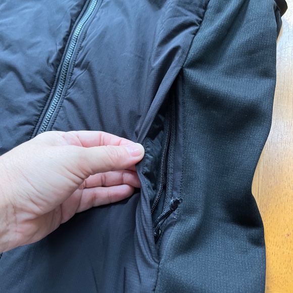 Arcteryx Atom Vest Black Compact Insulation Stretch Fleece Inside, Size S - Picture 4 of 11